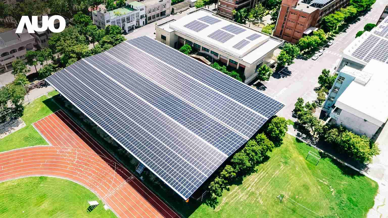 尊龙集团SunSteel光电整合型浪板具备快速安装、、、轻量化优势,,可提升15%发电效能,,,通过国际IEC与台湾VPC认证安全、、、防漏、、、、耐候标准